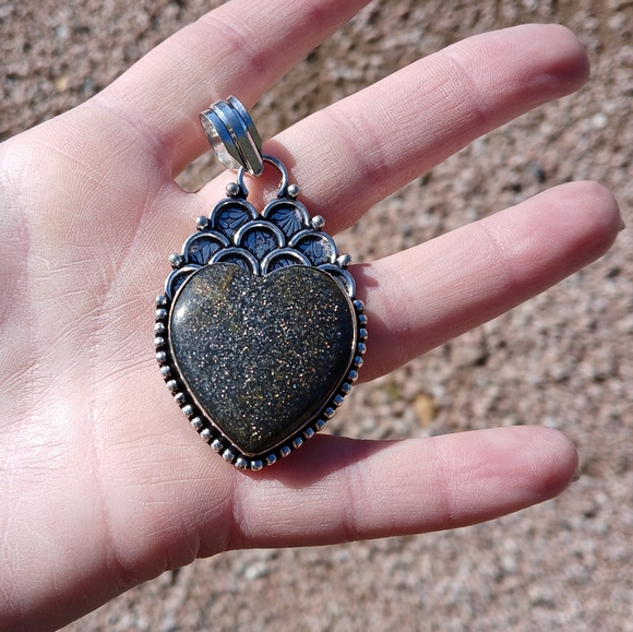 New Heart Shaped Black Sunstone 925 Silver Pendant. - Picture 14 of 16